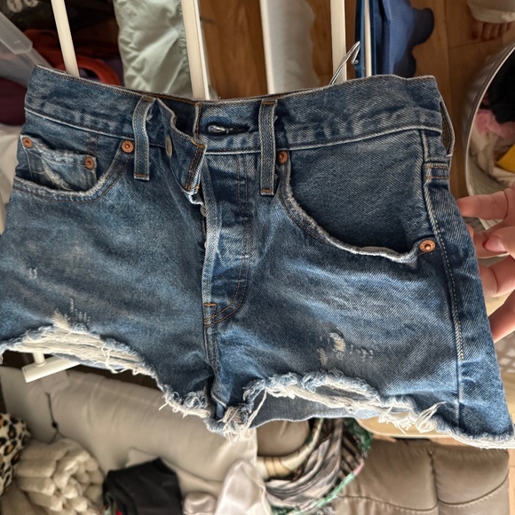 Levi’s women’s distressed shorts - Picture 1 of 3